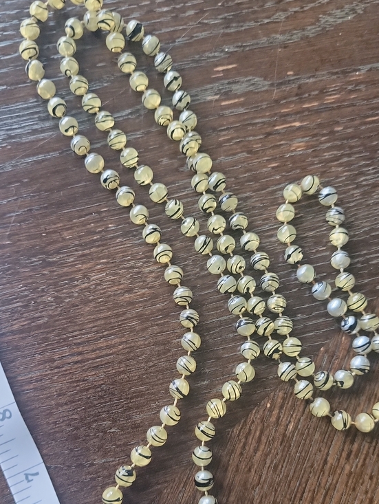 Jewelry - Yellow Glass Bead Necklace